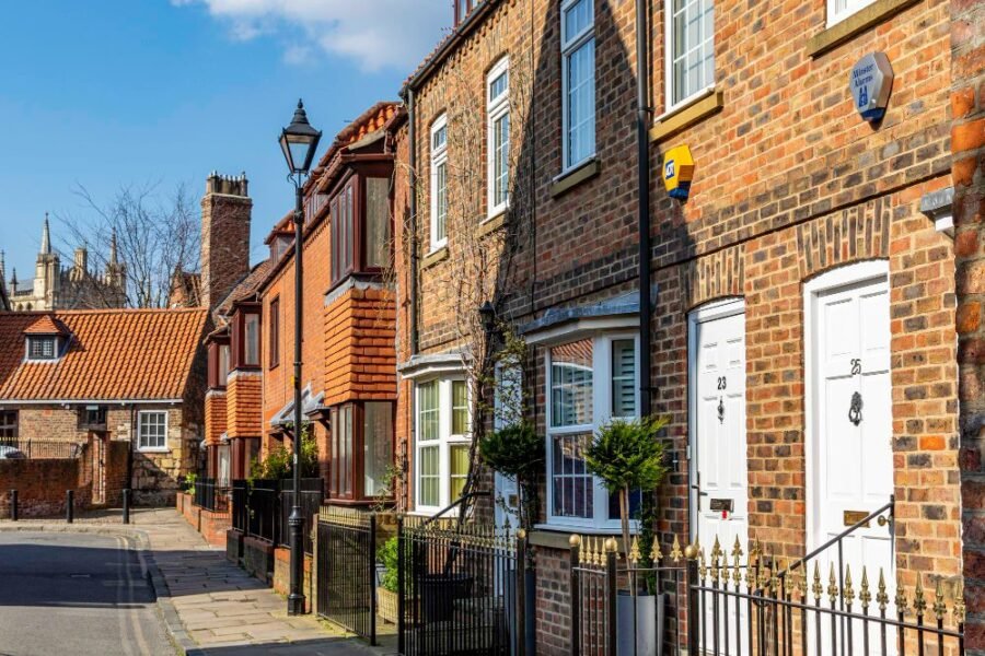 London Real Estate Agents: Long-Term vs Short-Term Let