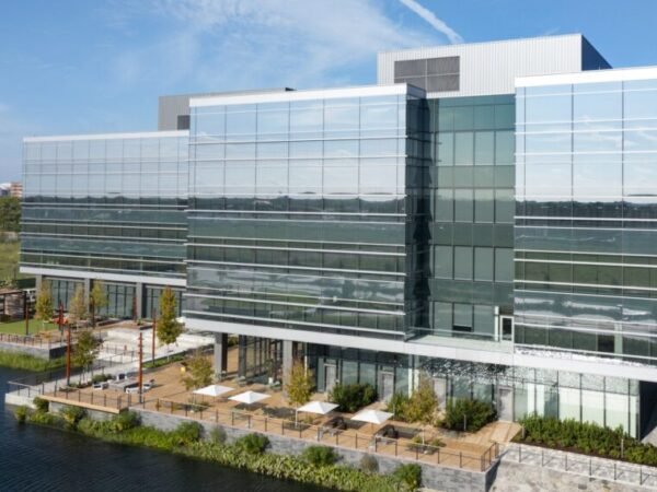 Hines JV Welcomes Biotech Firm at Houston Campus