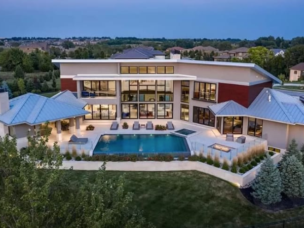 Contemporary Kansas Home With Golf Simulator & Infinity Pool