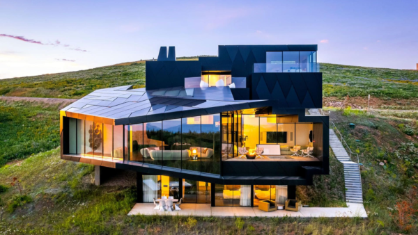 The Dark Chalet – An Architectural Masterpiece In Utah