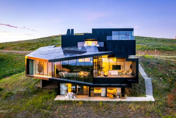 The Dark Chalet – An Architectural Masterpiece In Utah