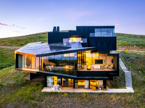 The Dark Chalet – An Architectural Masterpiece In Utah