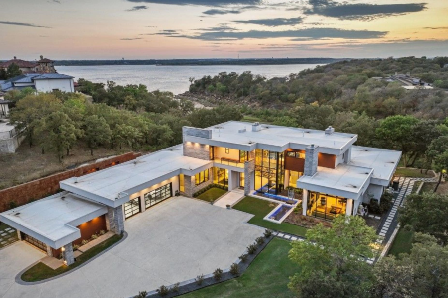 Contemporary Lakefront Home In Flower Mound, Texas
