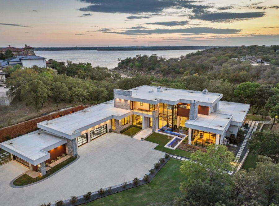 Contemporary Lakefront Home In Flower Mound, Texas