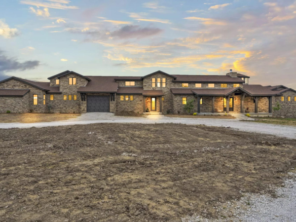 Missouri Home For Sale On 5 Acres With An Indoor Pool
