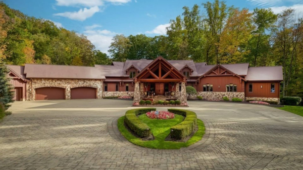 This Ohio Home Sits on 17 Acres and Has Its Own TV Studio
