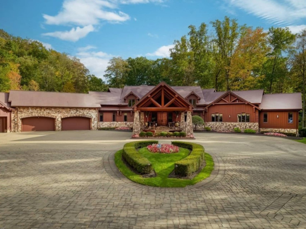 This Ohio Home Sits on 17 Acres and Has Its Own TV Studio