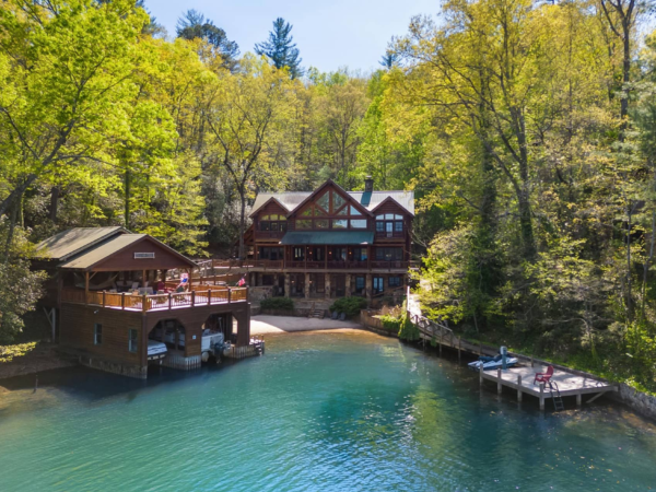 Lakefront Georgia Estate With Carriage House And Boathouse