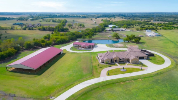 25 Acre Texas Home With 2 Homes And An Indoor Pool
