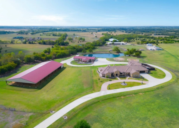 25 Acre Texas Home With 2 Homes And An Indoor Pool