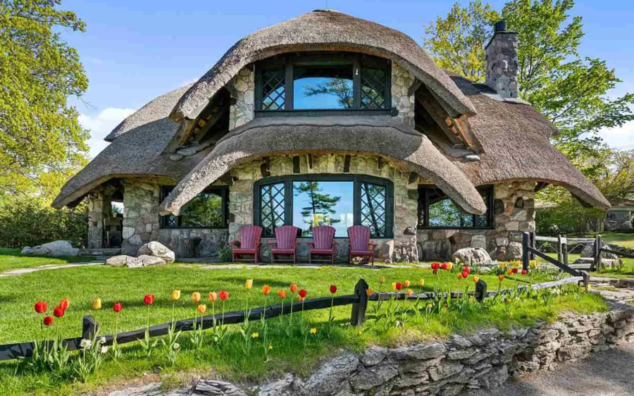 The Thatch House – A Fairytale-Like Home In Michigan