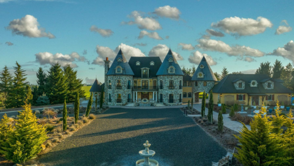68 Acre Oregon Estate With Guest House And Glass Elevator