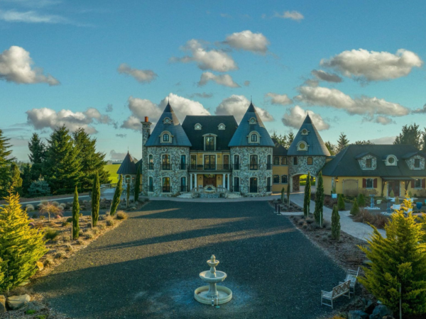 68 Acre Oregon Estate With Guest House And Glass Elevator