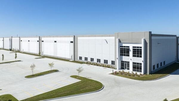 Crow Holdings Inks 1 MSF Chicago-Area Lease