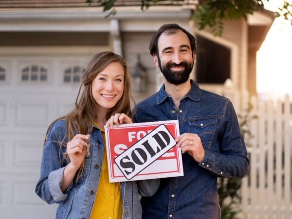 When is the Best Time to Sell Your Home? Insights from Estate Agents Canning Town – London Estate Agents