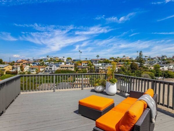 A Mid-Century Modern Home on the Bluffs of Playa del Rey