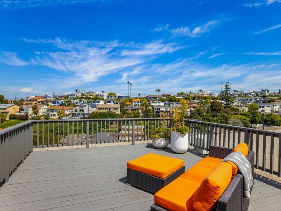 A Mid-Century Modern Home on the Bluffs of Playa del Rey