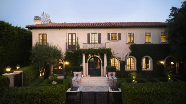 Inside An Elegant Estate in the Heart of Hancock Park