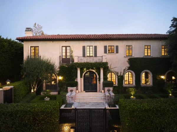 Inside An Elegant Estate in the Heart of Hancock Park