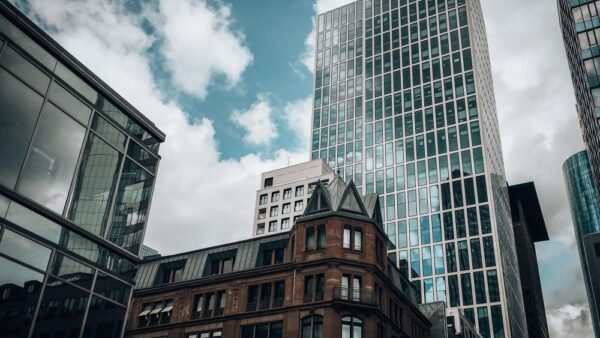 Home in a Click: The First Fully Digitized Real Estate Sales Journey in London – London Estate Agents