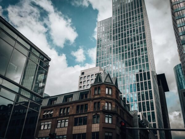 Home in a Click: The First Fully Digitized Real Estate Sales Journey in London – London Estate Agents
