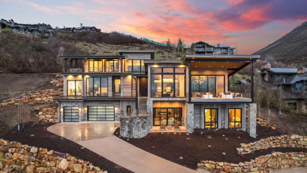 Contemporary New Build In A Gated Community In Utah