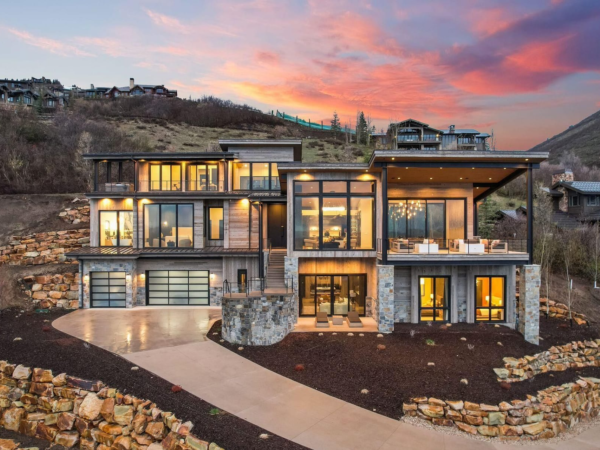 Contemporary New Build In A Gated Community In Utah