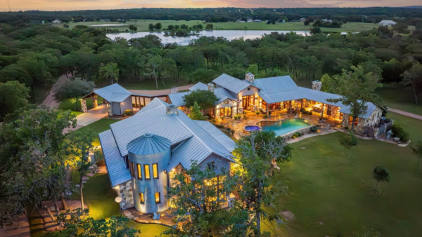 90 Acre Texas Ranch For Sale With 2 Guest Houses And Barn