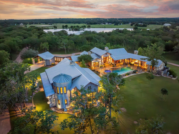 90 Acre Texas Ranch For Sale With 2 Guest Houses And Barn
