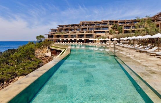 importance sale purchase proceedings spanish hotel sector lionsgate capital (1)