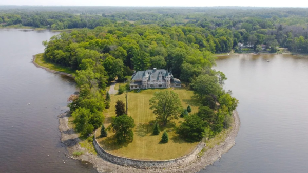 Historic Home In Canada On A 19 Acre Peninsula