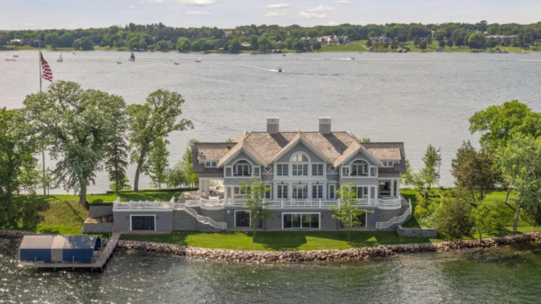 Lakefront Home On A Private Peninsula In Minnesota