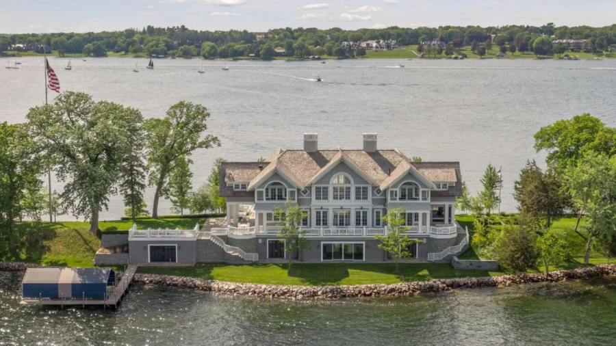 Lakefront Home On A Private Peninsula In Minnesota