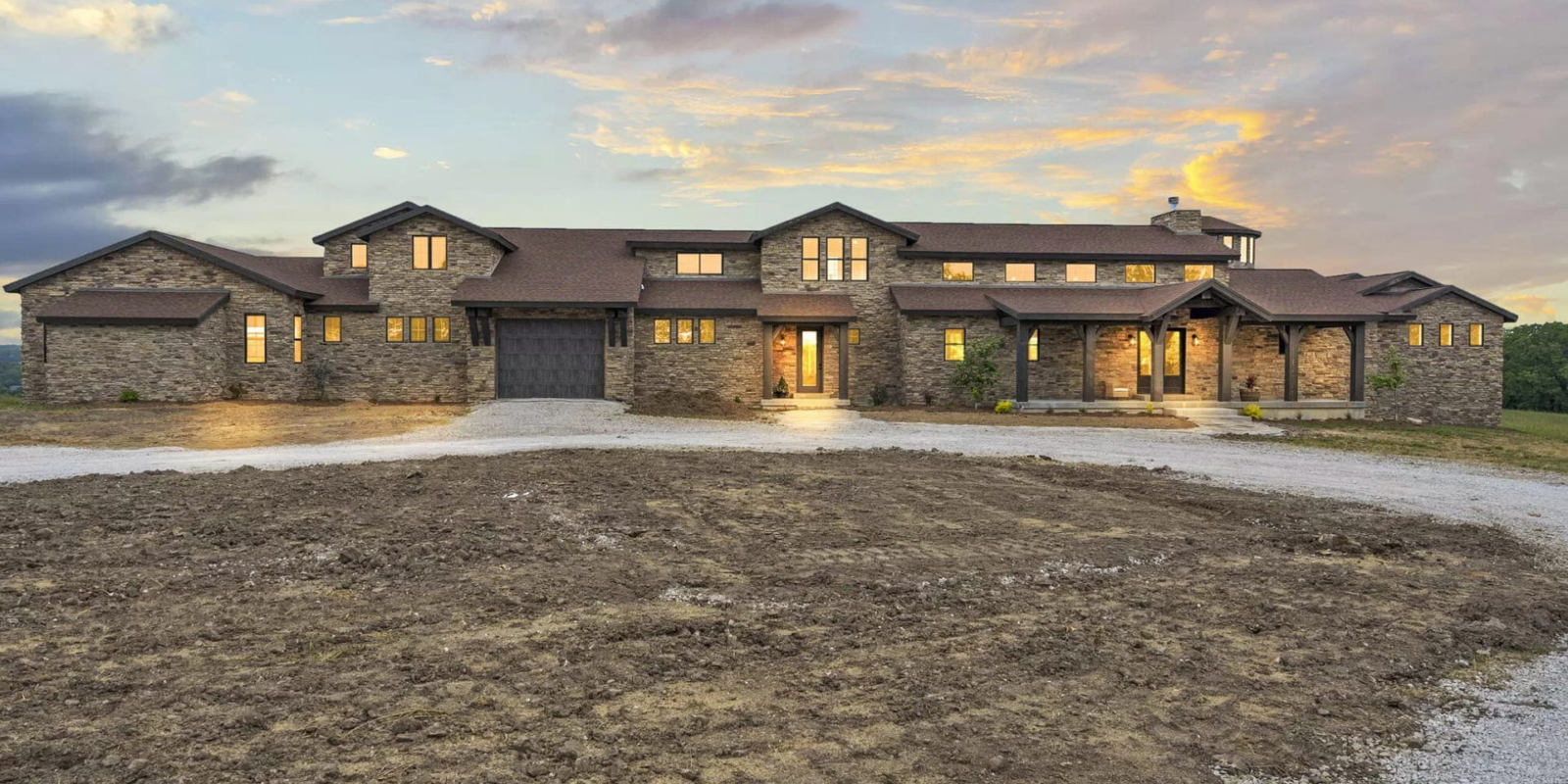 Missouri Home For Sale On 5 Acres With An Indoor Pool