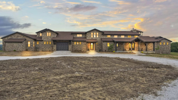 Missouri Home For Sale On 5 Acres With An Indoor Pool