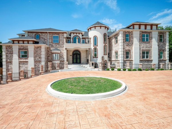This Texas Home Comes With 17 Bathrooms And Rooftop Deck