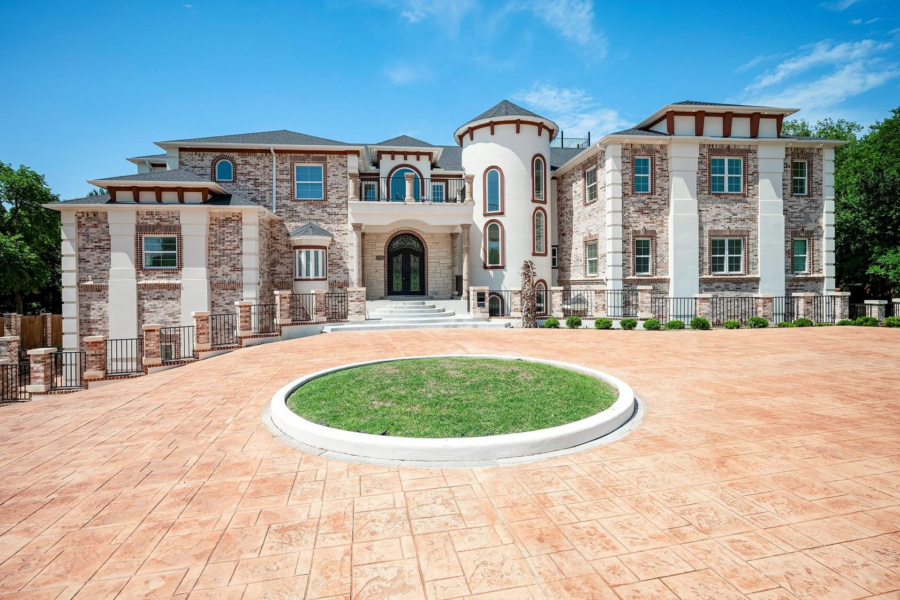 This Texas Home Comes With 17 Bathrooms And Rooftop Deck