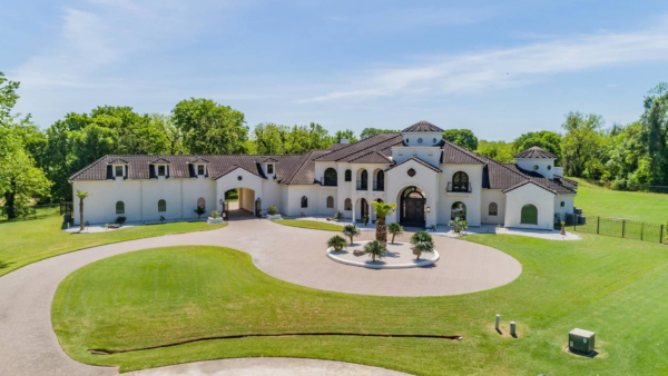 Texas Home Comes With Indoor Squash Court And 11 Bathrooms
