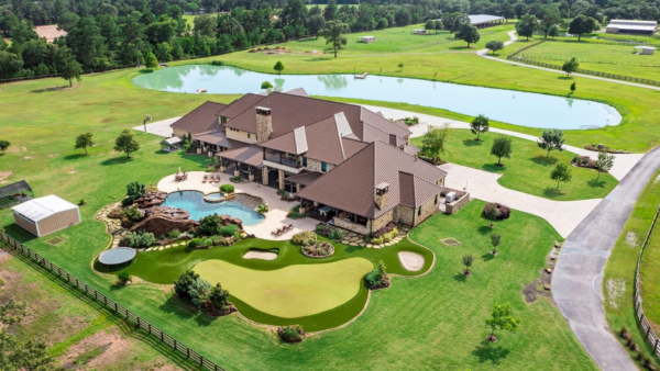 Amazing 42 Acre Texas Estate Lists For .5 Million