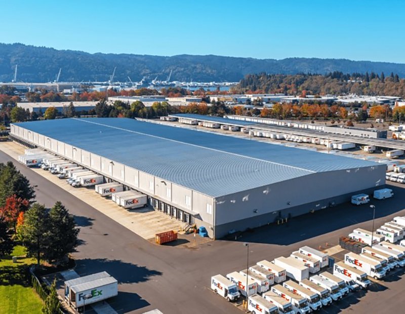 FedEx Distribution Facility in Portland Commands M