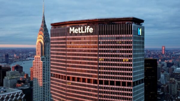 CBRE Extends Manhattan Lease, Takes On Triple Duty at Trophy Tower
