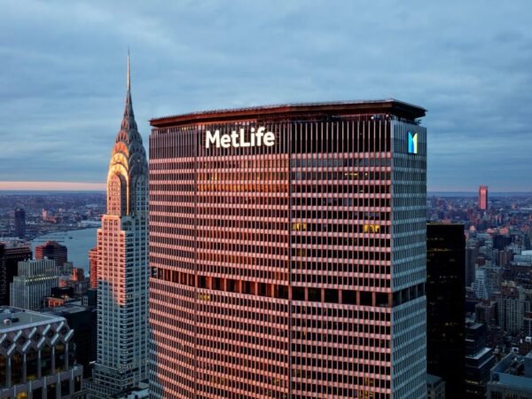 CBRE Extends Manhattan Lease, Takes On Triple Duty at Trophy Tower