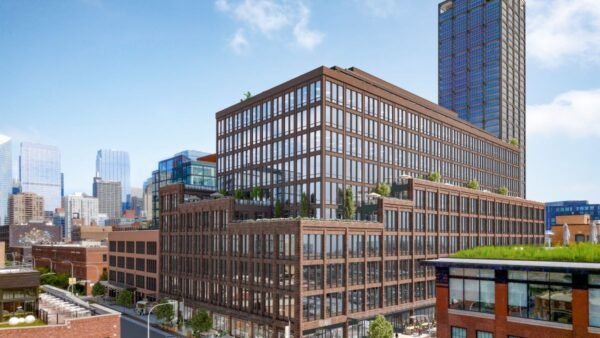 Fulton Street Tops Out 0M Chicago Office Project