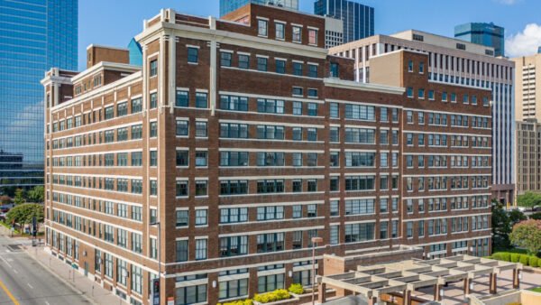 Law Firm Renews Downtown Dallas Office Lease
