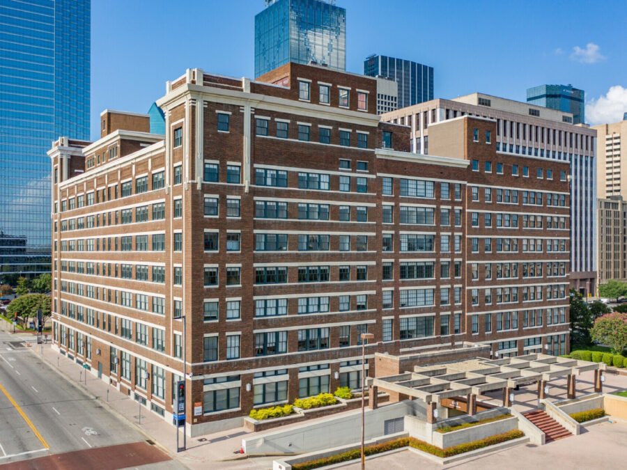 Law Firm Renews Downtown Dallas Office Lease