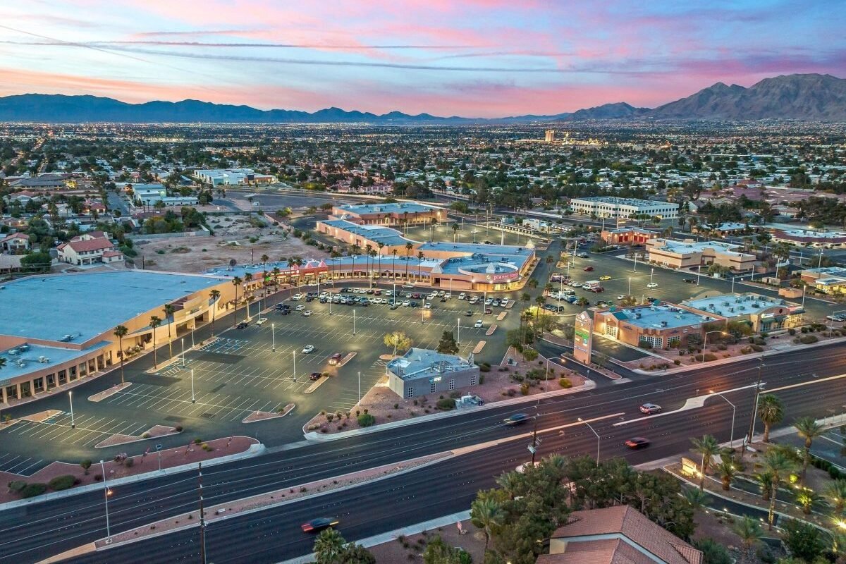 Aspen Real Estate Buys Las Vegas Shopping Center out of Foreclosure