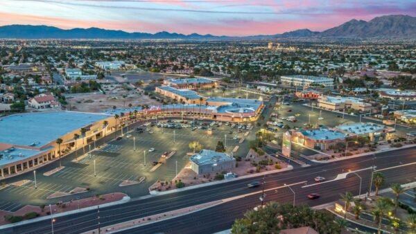 Aspen Real Estate Buys Las Vegas Shopping Center out of Foreclosure