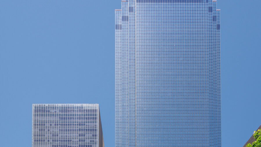 Santander Renews 211 KSF Lease in Downtown Dallas