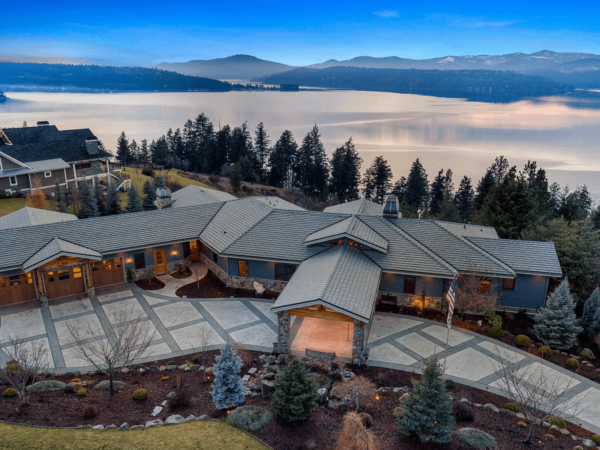 Home In Coeur d’Alene, Idaho With Stunning Lake Views