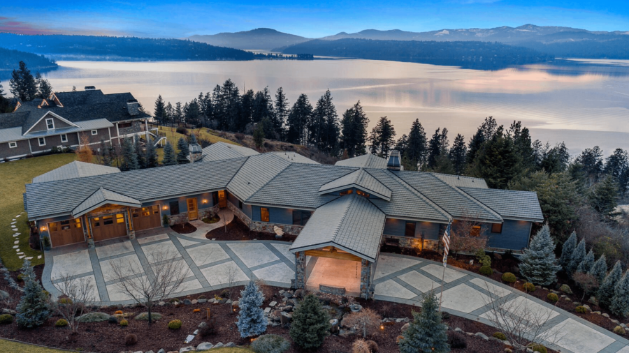 Home In Coeur d’Alene, Idaho With Stunning Lake Views